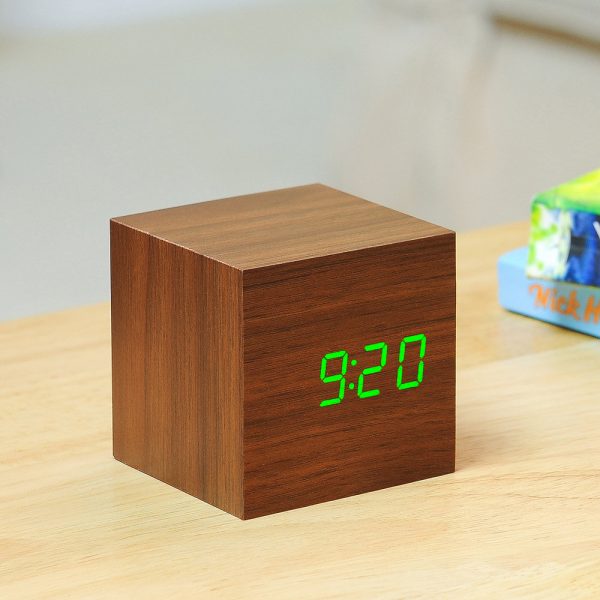 Gingko - Cube Click Clock - Walnut / Green LED